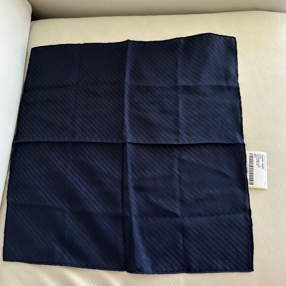 NWT GUCCI Men’s Handkerchief Silk 100% Authentic Logo GG 742200 Blue - Picture 1 of 6